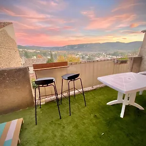 https://grand-t1-vue-collines-au-coeur-de-la-provence.fr-provencehotel.com